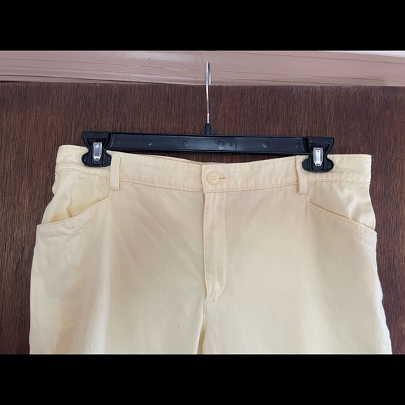 Lee Pale Yellow Capris Size 14 Just Below the Waist - Picture 5 of 5